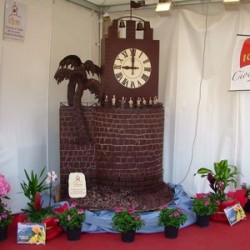 Rovinata la scultura di cioccolato raffiguante il Castello dei Conti