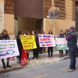 “Sono solo ed è difficile farsi bastare i soldi per più mesi”